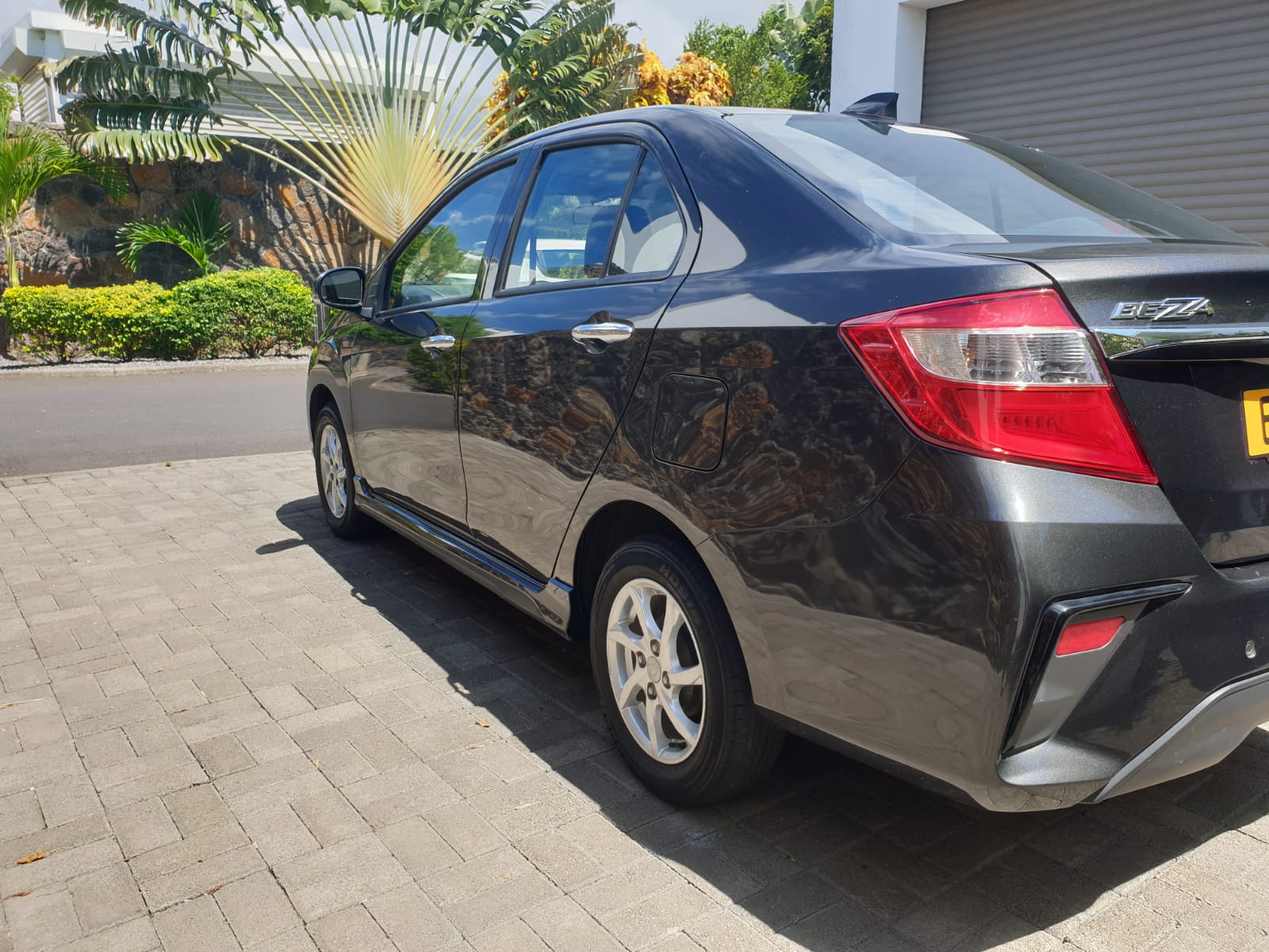 Affordable car rental in Mauritius by EasyCab – free delivery, airport transfers, and scenic island tours.